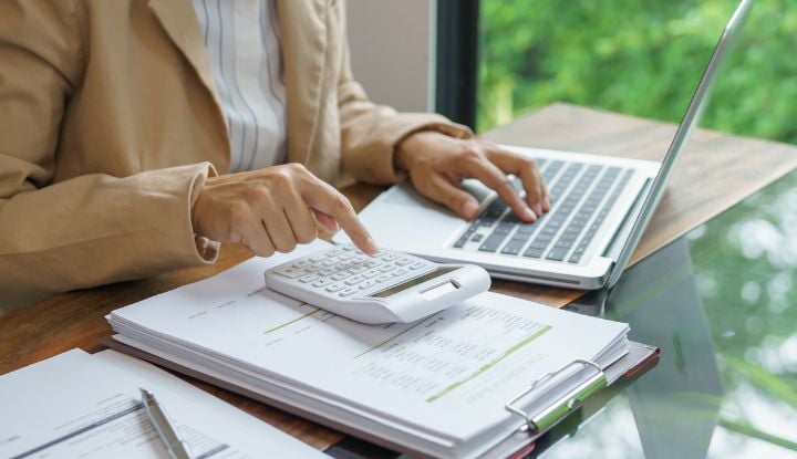 an association member using a calculator